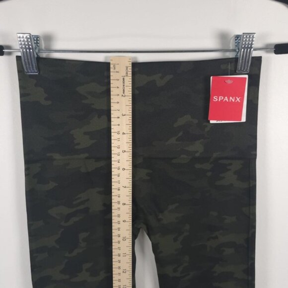 NWT SPANX GREEN CAMO Look At Me Now Seamless Shaping Leggings FL3515 Size M - Picture 9 of 12